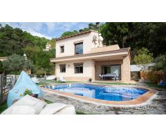Exclusiva casa con LICENCIA TURISTICA con vistas al mar en La Riviera - ¡Oportunidad única!