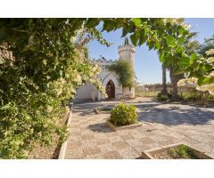 Casa con diseño de Castillo Medieval  en Hinojos