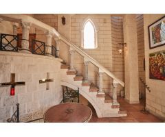 Casa con diseño de Castillo Medieval  en Hinojos