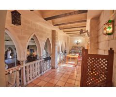 Casa con diseño de Castillo Medieval  en Hinojos