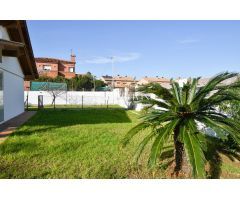 ENCANTADORA VILLA EN CAMBRILS CON PISCINA Y JARDÍN PRIVADO