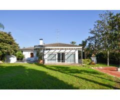 ENCANTADORA VILLA EN CAMBRILS CON PISCINA Y JARDÍN PRIVADO