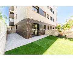 PLANTA BAJA CON JARDÍN Y DOS TERRAZAS EN LA PLANA