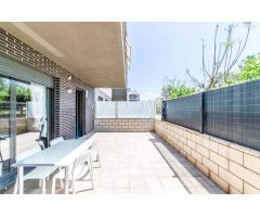 PLANTA BAJA CON JARDÍN Y DOS TERRAZAS EN LA PLANA