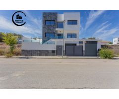 Ponemos a la Venta esta Espectacular casa en la Urbanización los Cortijos ( Atarfe )