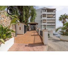 Exclusivo ático en Marina del Este con terraza de 100 m2, garaje, piscina y vistas al mar