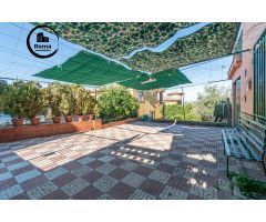 CASA CON GRAN PARCELA EN CASCO URBANO DE LA ZUBIA