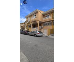 ¡Espaciosa casa adosada en Ambroz, Vegas del Genil! Con patio, sótano y calefacción