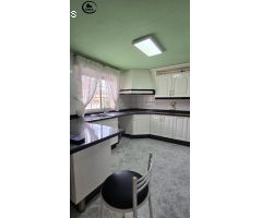 ¡Espaciosa casa adosada en Ambroz, Vegas del Genil! Con patio, sótano y calefacción