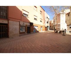 Local Comercial en Pl. Miro de Montgros a 100 m de Pl dela Vila.
