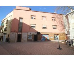 Local Comercial en Pl. Miro de Montgros a 100 m de Pl dela Vila.