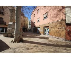 Local Comercial en Pl. Miro de Montgros a 100 m de Pl dela Vila.