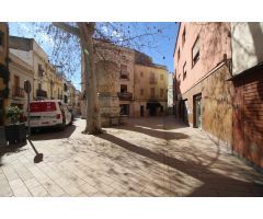 Local Comercial en Pl. Miro de Montgros a 100 m de Pl dela Vila.