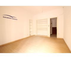 Local Comercial en Pl. Miro de Montgros a 100 m de Pl dela Vila.