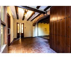 CASA REFORMADA RÚSTICA EN EL CENTRO DE SANT LLORENÇ SAVALL