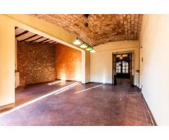 CASA REFORMADA RÚSTICA EN EL CENTRO DE SANT LLORENÇ SAVALL