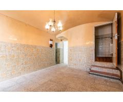 Casa unifamiliar con patio en pleno centro de Castellar del Vallés.