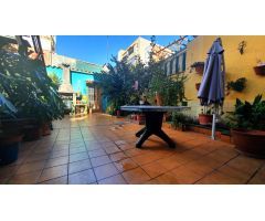 CASA CON GARAJE Y PATIO EN LA CREU DE BARBERÀ
