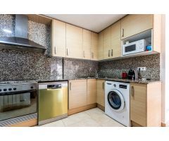 Piso seminuevo con patio de 45m2 plaza de parking, trastero y tercera habitación polivalente