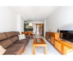 Piso seminuevo con patio de 45m2 plaza de parking, trastero y tercera habitación polivalente