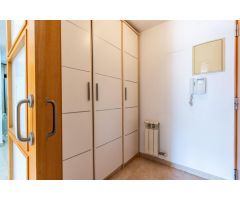 Piso seminuevo con patio de 45m2 plaza de parking, trastero y tercera habitación polivalente
