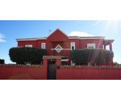 IMPRESIONANTE CHALET CON GRAN TERRENO A LA VENTA A UN PASO DEL CENTRO EN LA NUCÍA