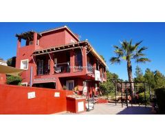 IMPRESIONANTE CHALET CON GRAN TERRENO A LA VENTA A UN PASO DEL CENTRO EN LA NUCÍA
