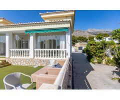 Villa de Lujo de Estilo Mediterráneo en Venta en Altea la Vella