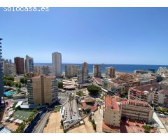 Apartamento en planta alta en venta en Benidorm con vistas al mar