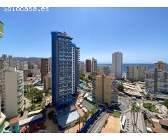 Apartamento en planta alta en venta en Benidorm con vistas al mar