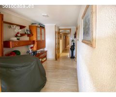 Apartamento en planta alta en venta en Benidorm con vistas al mar