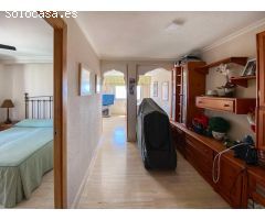 Apartamento en planta alta en venta en Benidorm con vistas al mar