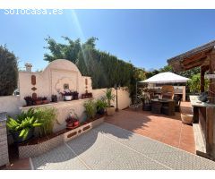 Chalet Independiente con Piscina Privada en Venta en Alfaz del Pi