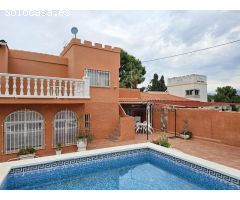 Chalet Exclusivo en Calle Sin Salida con Piscina y Apartamento Independiente