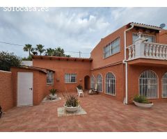 Chalet Exclusivo en Calle Sin Salida con Piscina y Apartamento Independiente