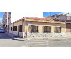 CASA EN PLANTA BAJA  150 METROS Y ESQUINA , EN LO PAGAN