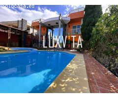 Exclusiva villa de lujo en El Madroñal – Tu oasis privado en Tenerife Sur con piscina y vistas de en