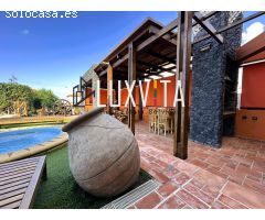 Exclusiva villa de lujo en El Madroñal – Tu oasis privado en Tenerife Sur con piscina y vistas de en