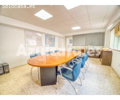 Nave con 2.405m2 en perfecto estado.
