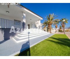 Chalet de lujo con 4 dormitorios, 4 baños y parcela de 2500m2 en venta en Cañada del Fenollar