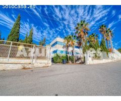 Nave industrial en El Altet con 4.434m2 más 550m2 de oficinas y Parcela 16.500m2