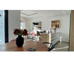 Bonita villa de 3 dormitorios con piscina privada, solarium y a poca distancia de la playa.