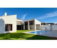 Absolutamente increíble gran villa en primera línea en El Valle Golf Resort