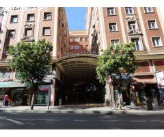 En galeria comercial San Bernardo, Gran Via. Oficina en entreplanta de