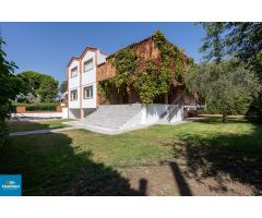 Chalet de lujo en urbanización Campodon
