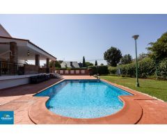 Chalet de lujo en urbanización Campodon