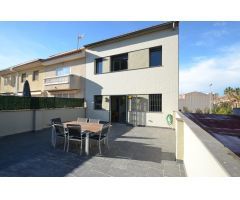 Casa adosada en venta en zona residencial