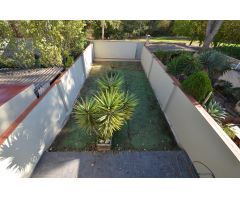 Casa adosada en venta en zona residencial