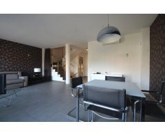 Casa adosada en venta en zona residencial