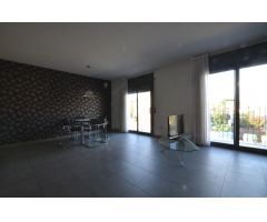Casa adosada en venta en zona residencial